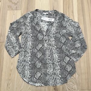 Amour Vert Amy Serpentine Blouse Size Large Washable 100% Silk 3/4 Sleeve